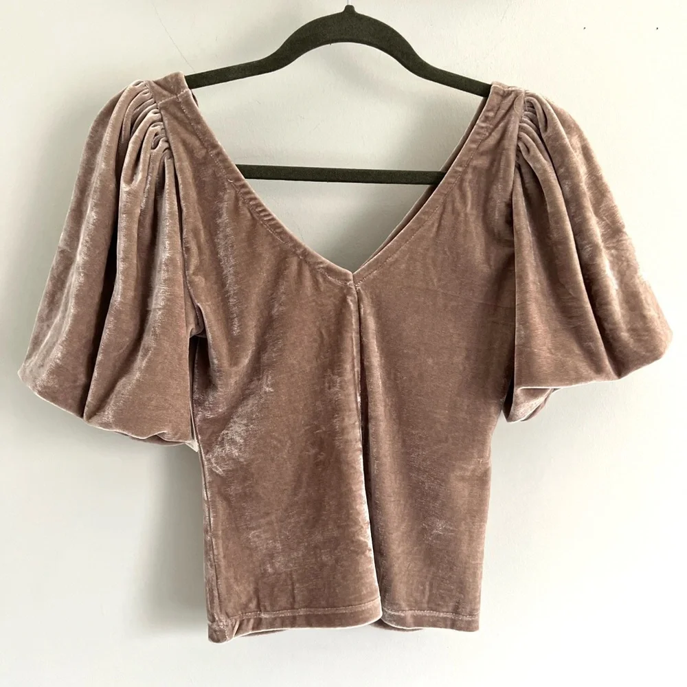 FREE PEOPLE Cupcake Velvet Top-Size XS-Cashmere Color V-Neck Puff Sleeve-NWT